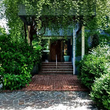 La Casa Blu Di Monasteto 3*